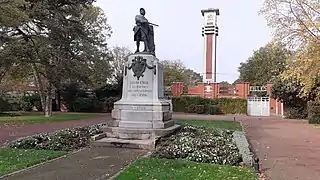 Monument aux morts pour la première et Seconde Guerre mondiale.