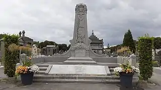 Monument dédié aux victimes du travail, cimetière de Roubaix.