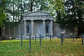 Monument du cimetière allemand de Saint-Quentin.