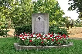 Plaque commémorative du premier vol humain en montgolfière, place de Colombie (Paris).