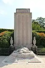 Monument aux morts(en) « Monument aux morts 1914-18 à Château-Thierry », sur René et Peter van der Krogt