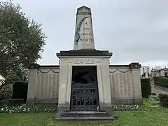 Monument aux morts de la Première Guerre mondiale, Ivry-sur-Seine, cimetière