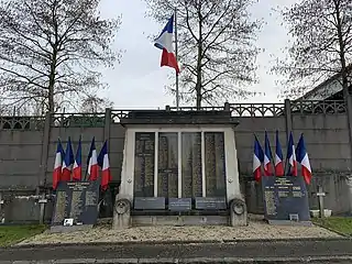Monument aux morts du cimetière nouveau (14/18, 39/45, Indochine, Harkis, AFN).