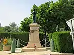 Poilu au repos (monument aux morts)