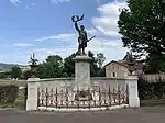 Le Poilu victorieux (monument aux morts)