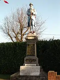 Poilu baïonnette au canon (d) (monument aux morts)