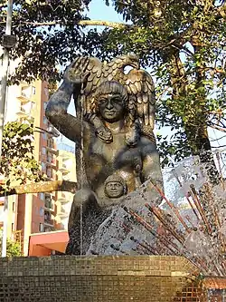 Statue de Bachué à Medellín, Colombie