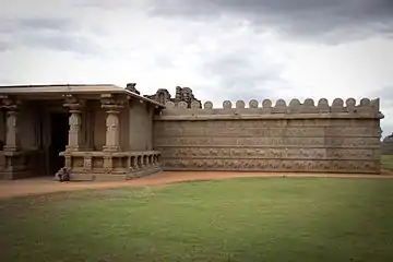 Enceinte du temple de Ramacandra (Hazara Rama). Vijayanagar, v. 1510. Hampi