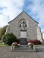 Poilu au repos (monument aux morts)