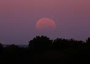 Presque fin de l'éclipse partielle, Minneapolis, Minnesota,  12:26 UTC.