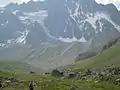 Moraine frontale du glacier, vue des environs du col d'Arsine, en contrebas, en juillet 2006.