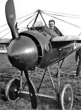 Morane-Saulnier Type N, avion représenté sur l'avers mais que Roland Garros n'a jamais piloté.