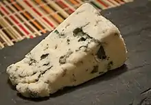 Morceau de roquefort.