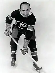 Photographie d'Howie Morenz, ici présent sur la photographie, sous l'uniforme des Canadiens de Montréal