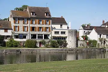 Anciennes fortifications.