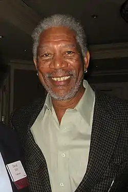 Morgan Freeman (Lucius Fox)