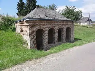 Lavoir, rue du Château.