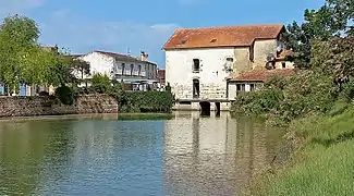 Le moulin du port et son bassin de retenue (coté amont)