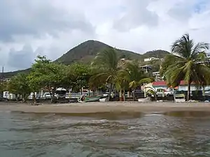 Plage de Petite-Anse, devant le Morne Genty.