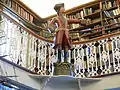 Bibliothèque avec la statue de James Wolfe