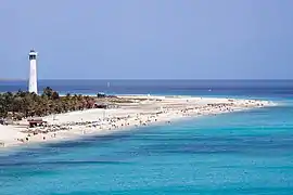 La plage et le phare de Morro Jable.