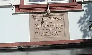 Presbytère protestant : détail inscription.