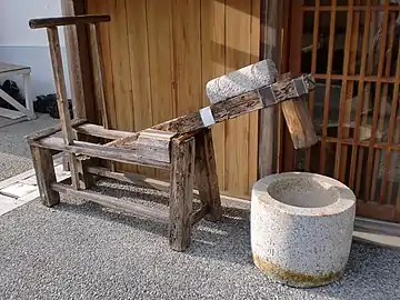 Mortier et pilon mécanique (Japon)
