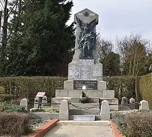 Le monument aux morts.