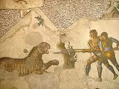 Mosaïque du Ve siècle représentant un tigre en prise avec deux piquiers.