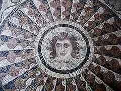 Mosaïque représentant la Méduse, Palais des grands maîtres de Rhodes, IIe siècle av. J.-C.