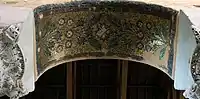 Vue de fresques sur les arches des colonades