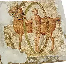 Médaillon du cheval avec représentation au premier plan de la personnification du temps infini dans un grand cerceau