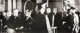 Les seize personnalités de la Résistance polonaise, comparaissent à Moscou pour avoir "fomenté des plans visant à une action militaire contre l'URSS", après leur enlévement et arrestation par le NKVD.