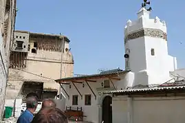 Vue sur une petite mosquée.