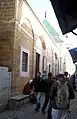 Entrée de la mosquée sur la rue Sidi Ben Arous