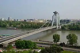 Le pont Nový Most de Bratislava et le restaurant UFO