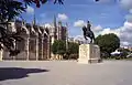 Statue équestre de Nuno Álvares Pereira devant le monastère de Batalha.