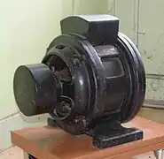 Moteur électrique Legendre frères à coupleur centrifuge du premier modèle (2 850 tr/min). Ce moteur a été construit aux usines Legendre de Courbevoie vers 1909-1910