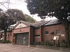 Piscine en brique dans le parc Motomashi de Yokohama.