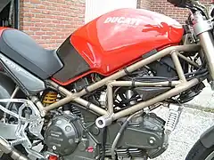 Ducati Monster 900 (2005).