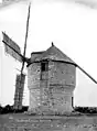 Le moulin fortifié de Plouharnel (vers 1890-1900) ; disparu.