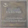 Moulin Saint-Marcel, plaque située au niveau du 2, avenue des Gobelins.