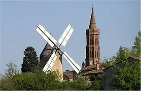 Le moulin et l'église.