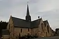 Église St-Martin, sous le ciel sombre.