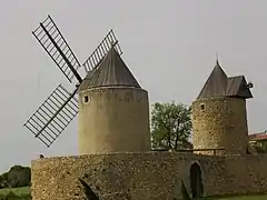 Régusse, Moulins à farine : moulins à vent