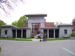 Entrée du style renouveau égyptien au cimetière de Mount Auburn Cemetery