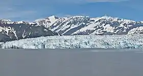 Le mont Foresta vu de la baie du désenchantement avec le glacier Hubbard