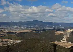 Vue du mont Hongū depuis le mont Ishimaki.