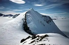 Vue du sommet depuis le sud-est.