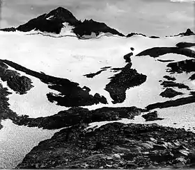 Vue du glacier Maclure vers 1917.